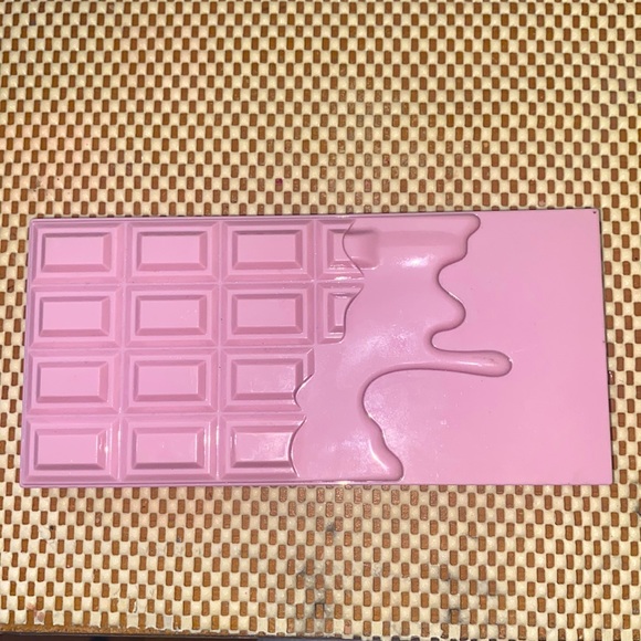 Makeup Revolution Shadow Palette - Picture 2 of 3